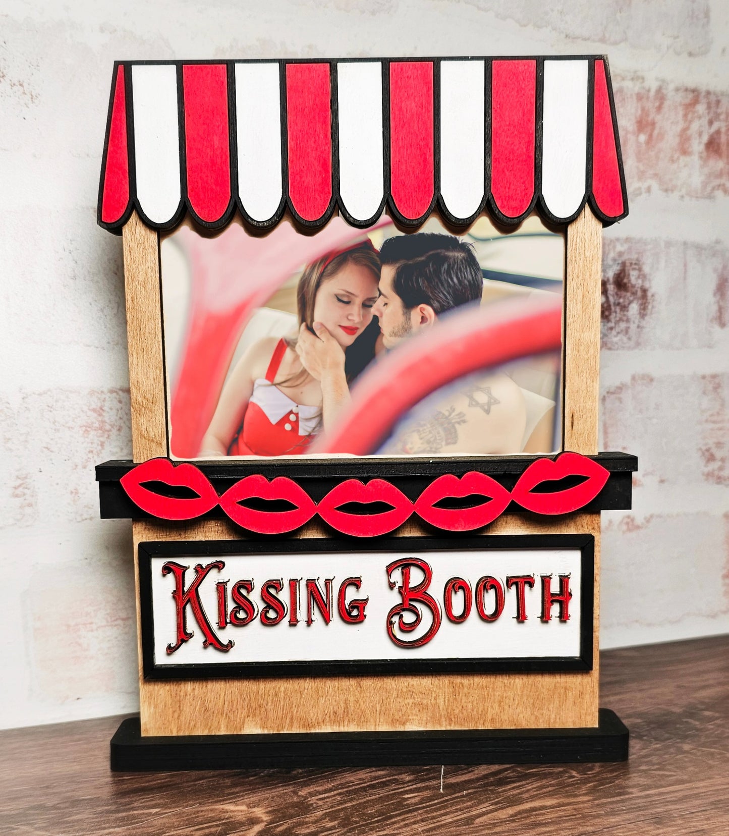 Kissing Booth Photo Frame Kit